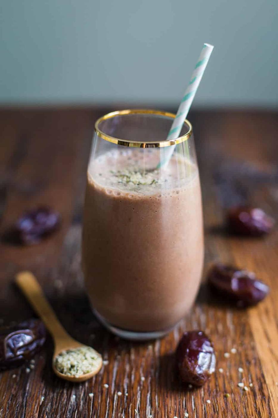 Chocolate Hemp Smoothie + Vitamix Giveaway on the Stove