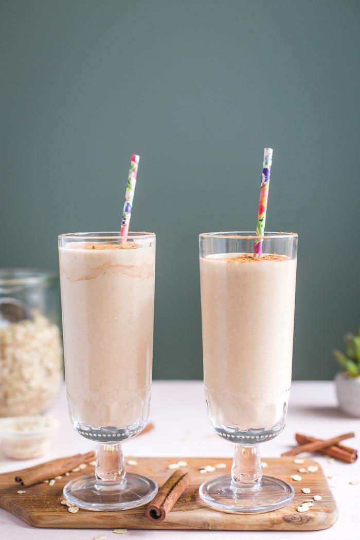 Cinnamon Roll Smoothie- straightforward, vegan, and flavor-packed!