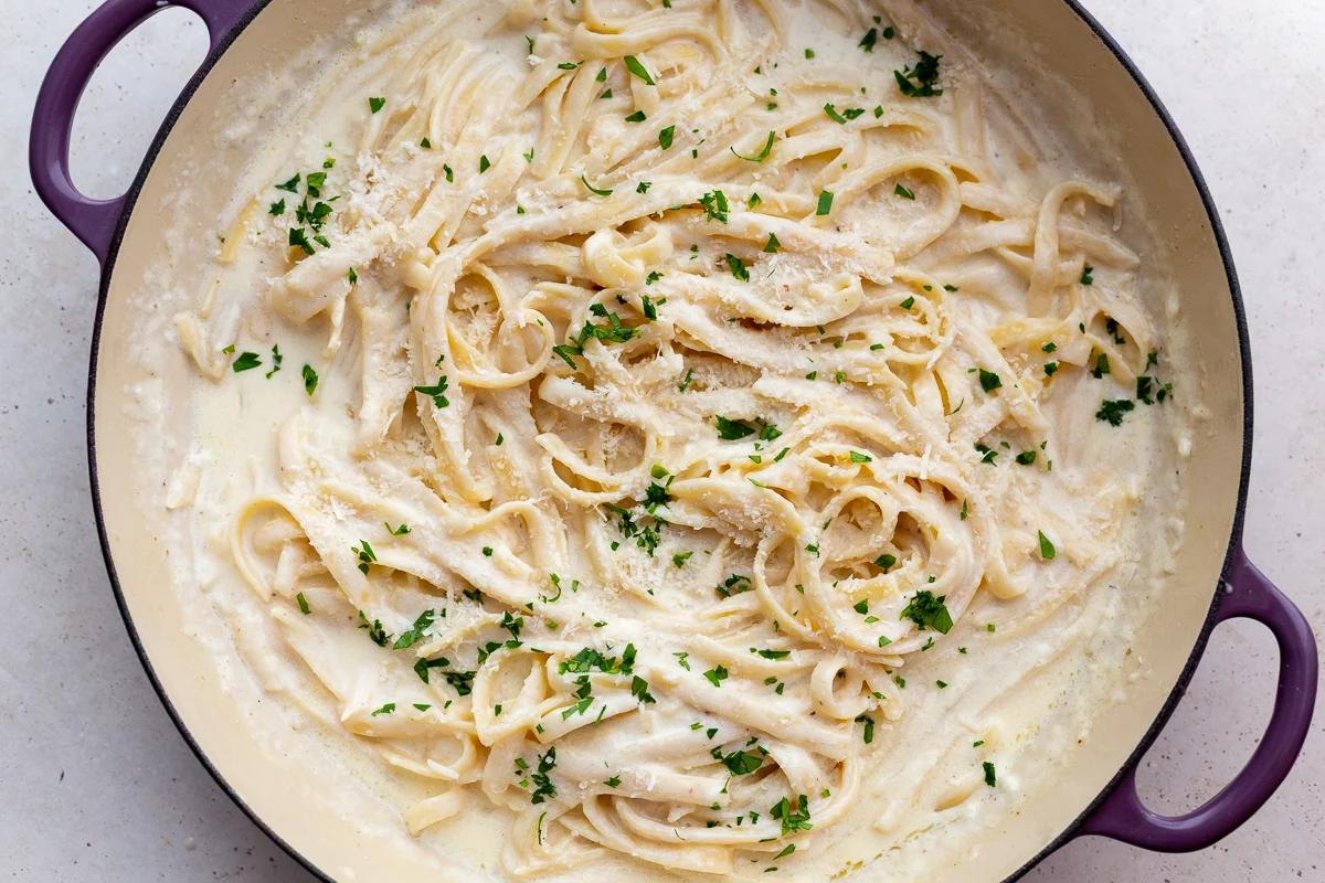 Unfussy Creamy Kitchen-made Alfredo Sauce at Home