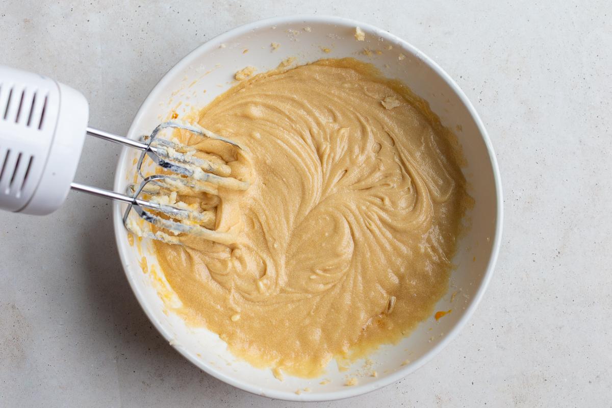 how to make snickerdoodle blondie bars: step 2 is to cream the eggs and vanilla into the sugar butter mixture