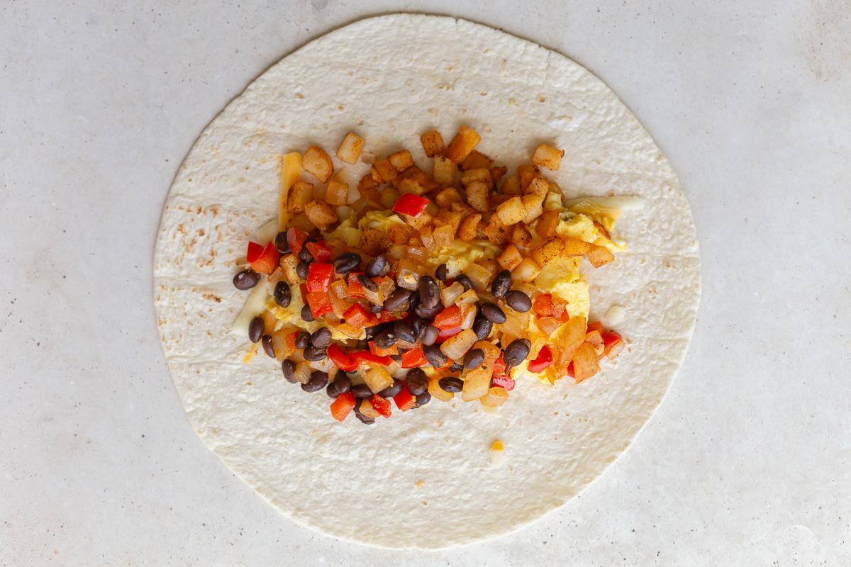 how to make vegetarian breakfast burritos: assembling the burrito