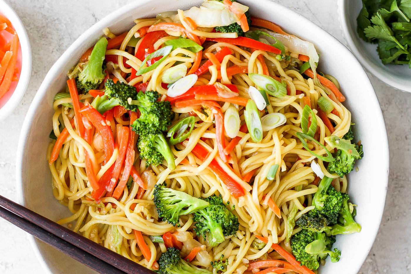 Straightforward Vegetable Chow Mein (One Pan, 25 Minutes!) at Home