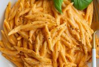 Creamy Roasted Red Pepper Tofu Pasta