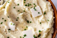 Velvety Slow Cooker Mashed Potatoes