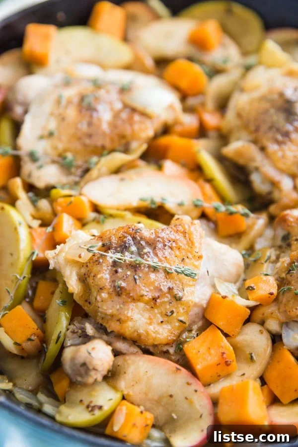 One Skillet Apple Cider Chicken - a wholesome and easy autumn meal ready in just 30 minutes, perfect for a healthy weeknight dinner!