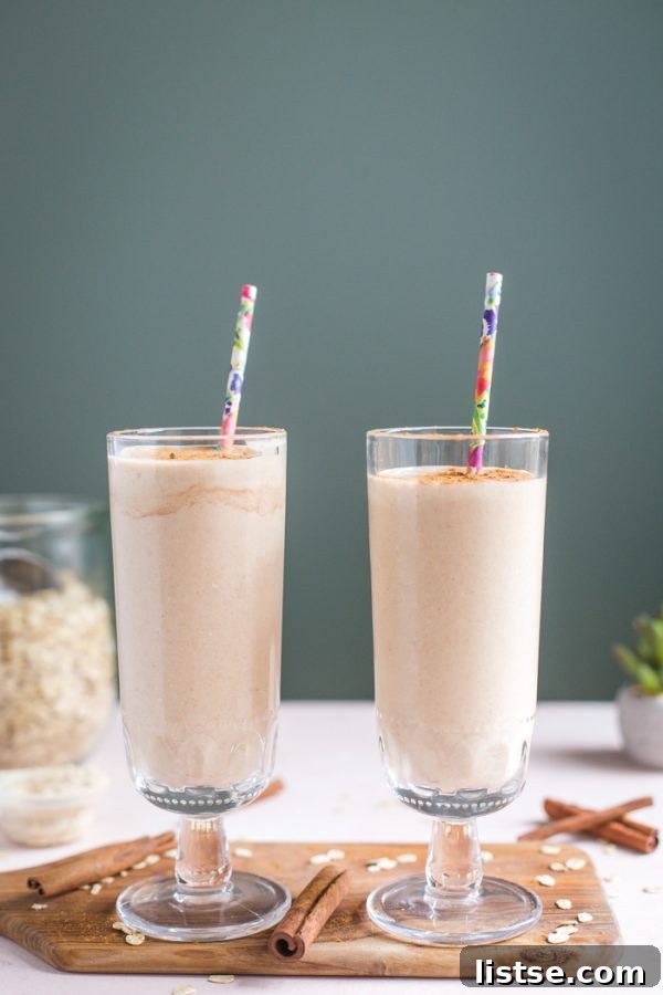 Creamy Cinnamon Bliss 4 A tall glass filled with a delicious Cinnamon Roll Smoothie, ready to be enjoyed