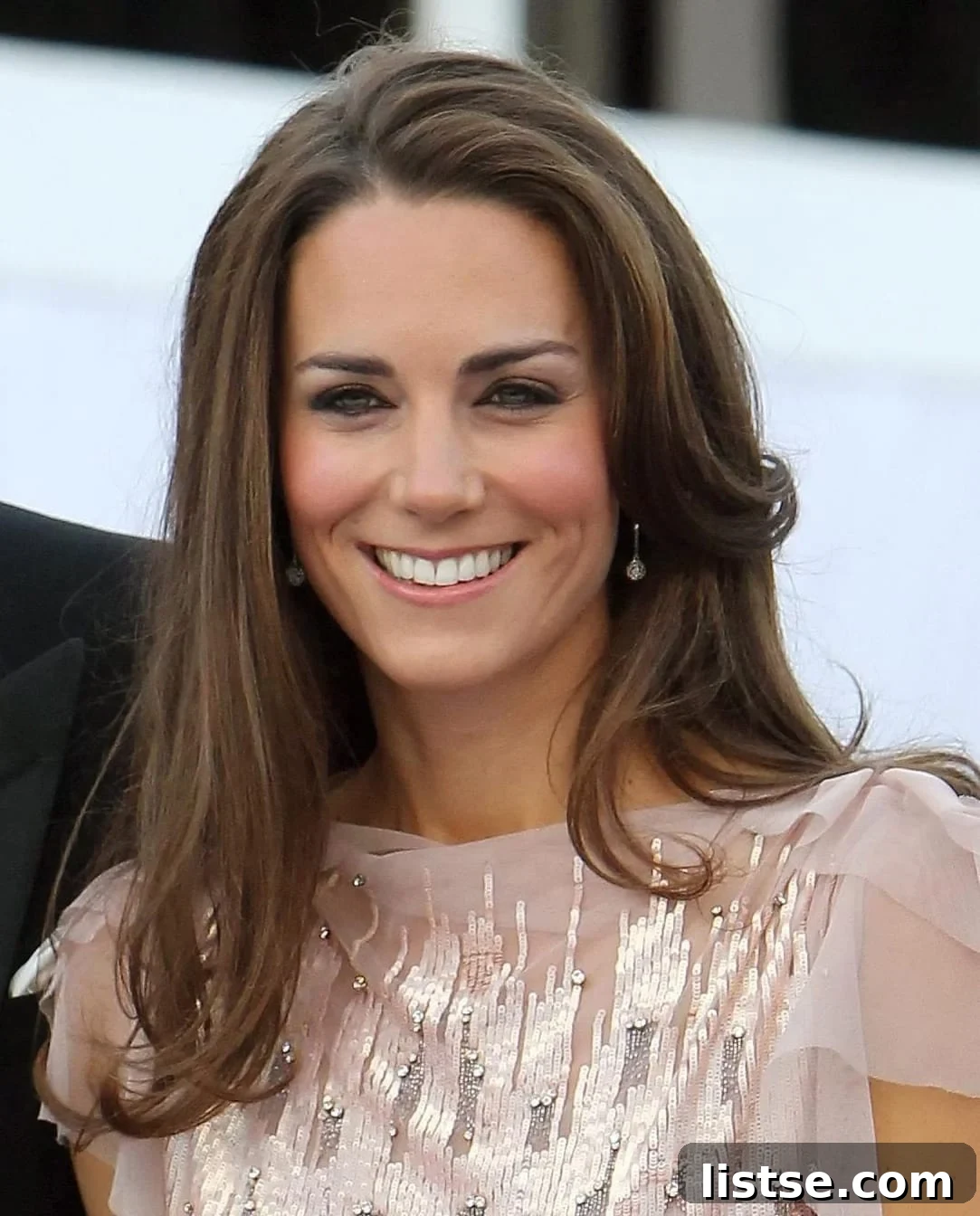 Kate Middleton's radiant and natural beauty, exemplifying her classic style.
