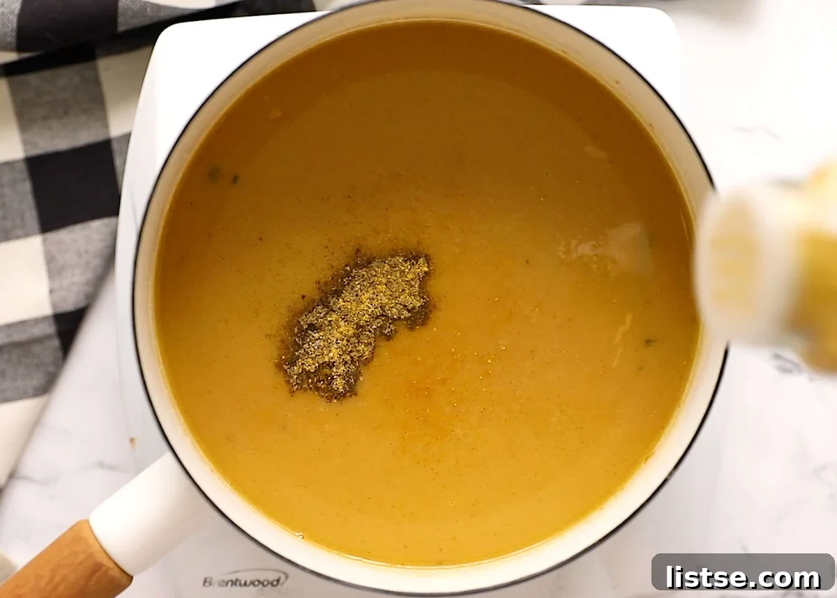 Effortless Vegan Gravy 7 pot with vegan gravy in it
