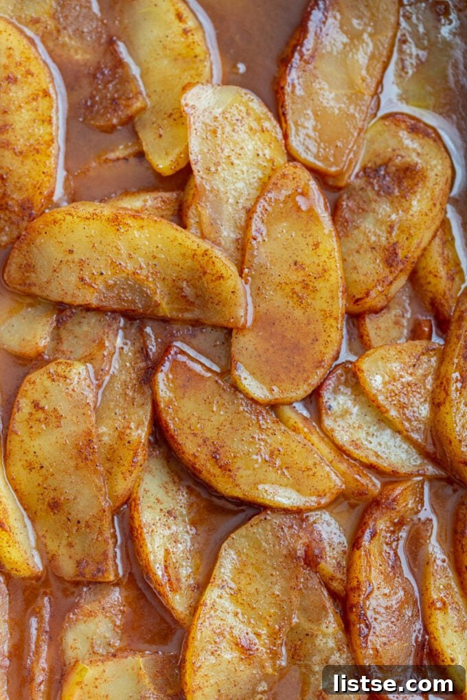 baked apples slices with cinnamon and brown sugar