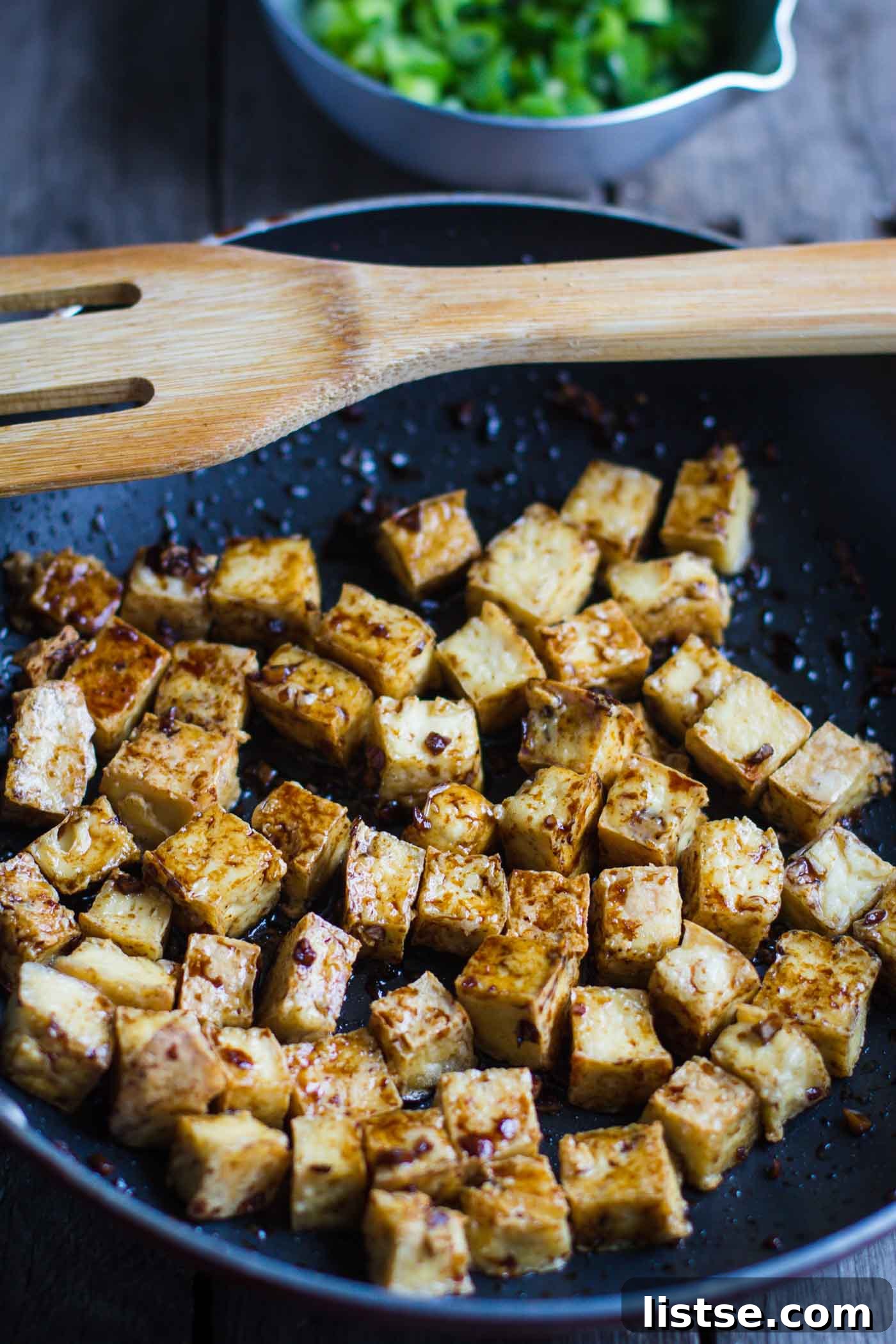 Green Onion & Garlic Crispy Tofu- this is SO easy to make, VEGAN, VEGETARIAN, and a great meat substitute for any dish!