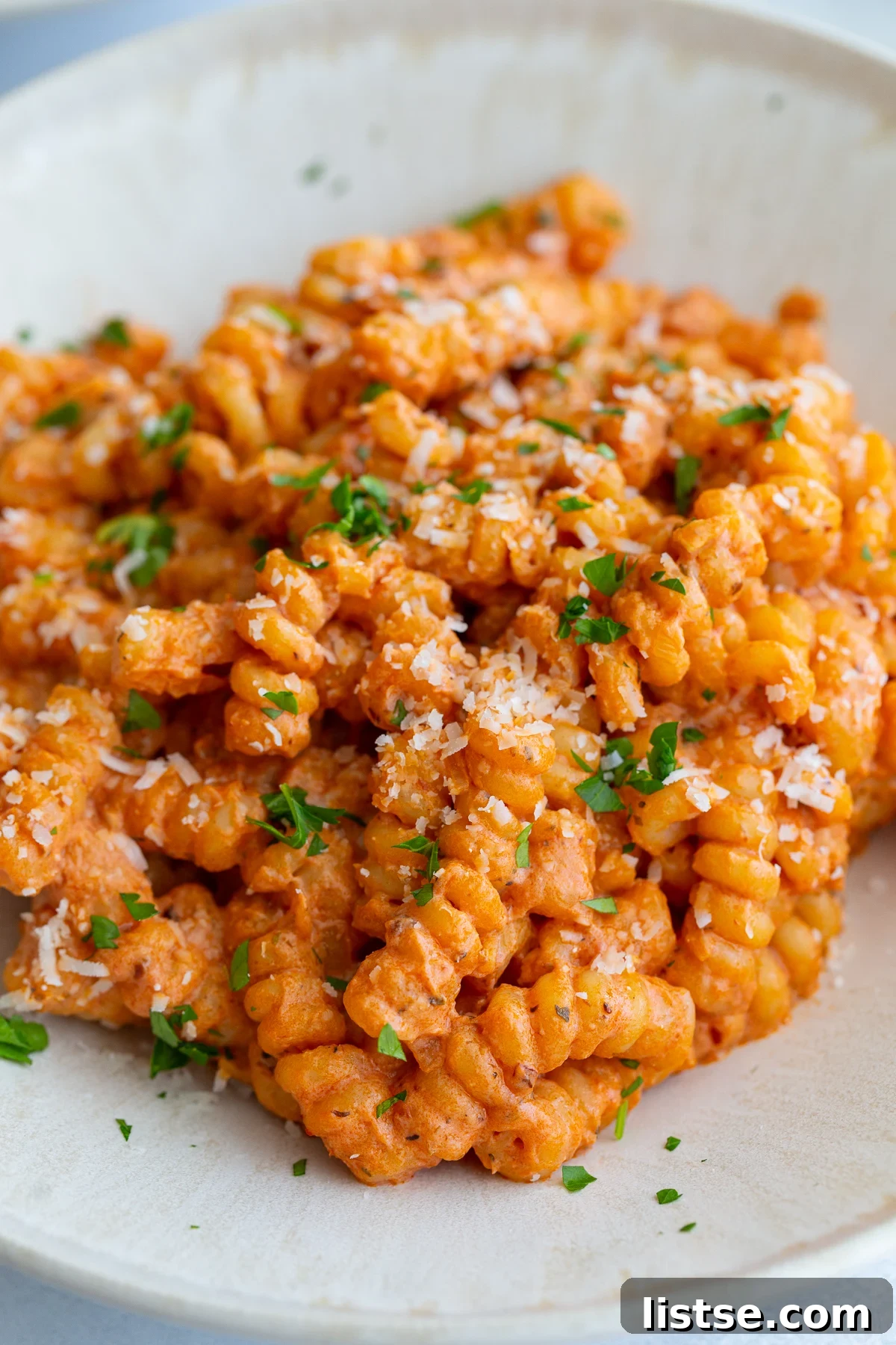 Creamy Tomato & Protein-Packed Pasta Recipe 10 creamy tomato protein pasta in a pasta bowl and topped with herbs